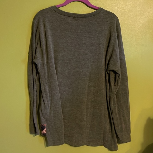 First Love Green Top Shirt With Leopard Print Hem & Long Sleeves Size L - Picture 4 of 4